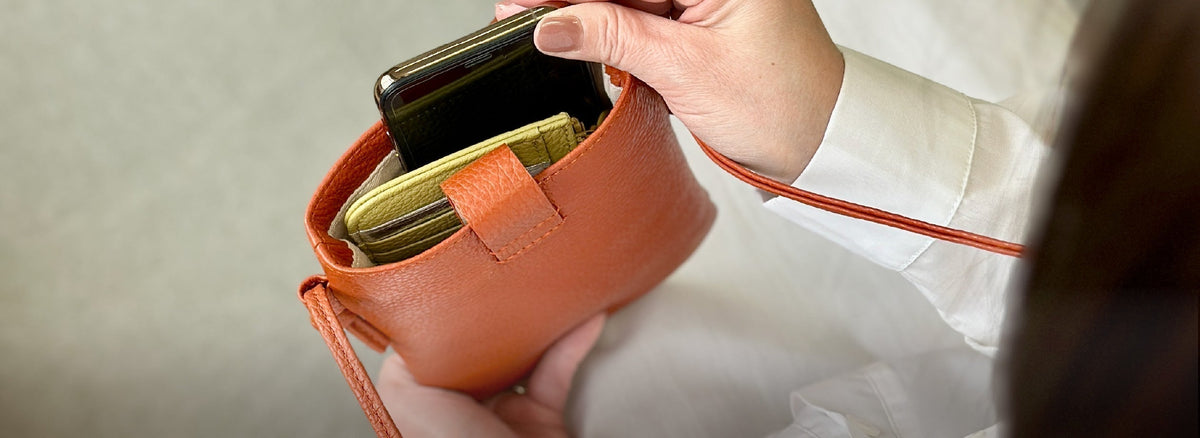 ミニバッグ時代の財布の選び方｜かさばらないのに使いやすい財布とは