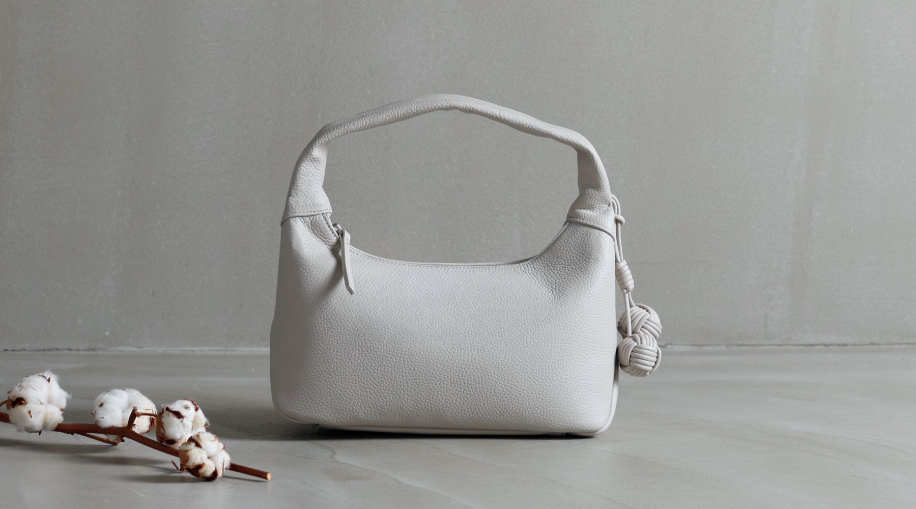 PUFFY HANDLE BAG